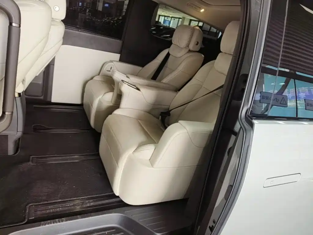 Li Auto Li MEGA — миниатюра 17