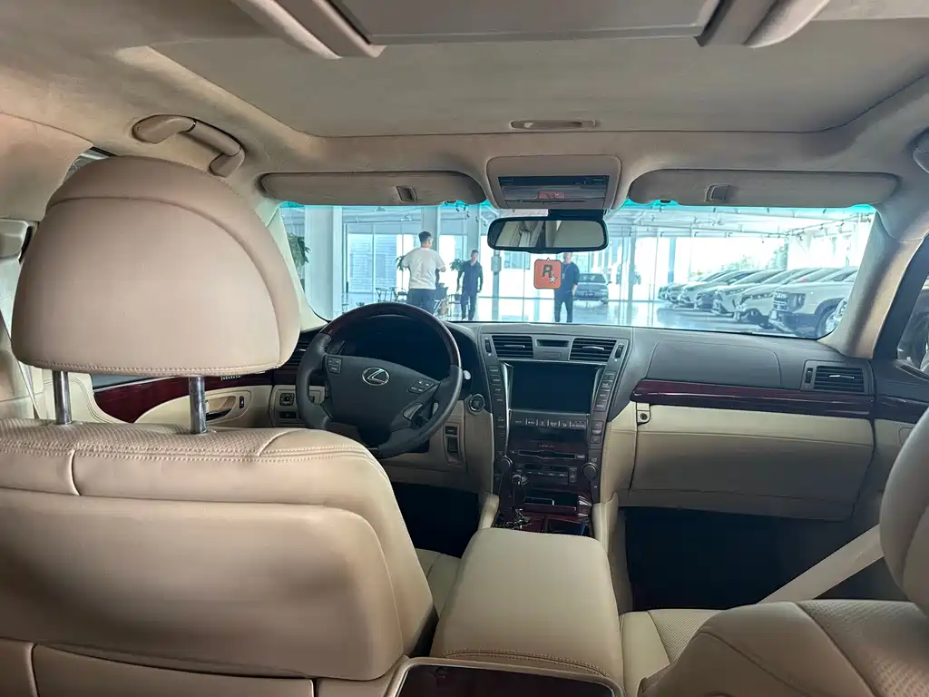 Lexus LS — миниатюра 5