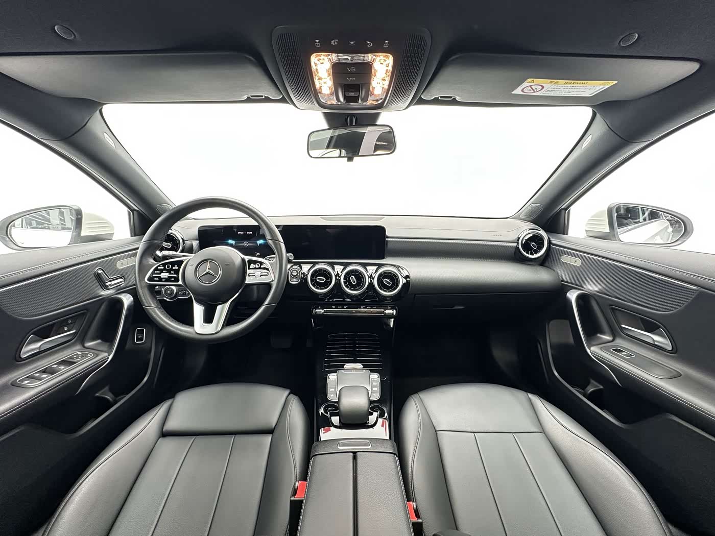Mercedes-Benz A-Class 1.3 л 2022 г. Белый, пробег 34000 км