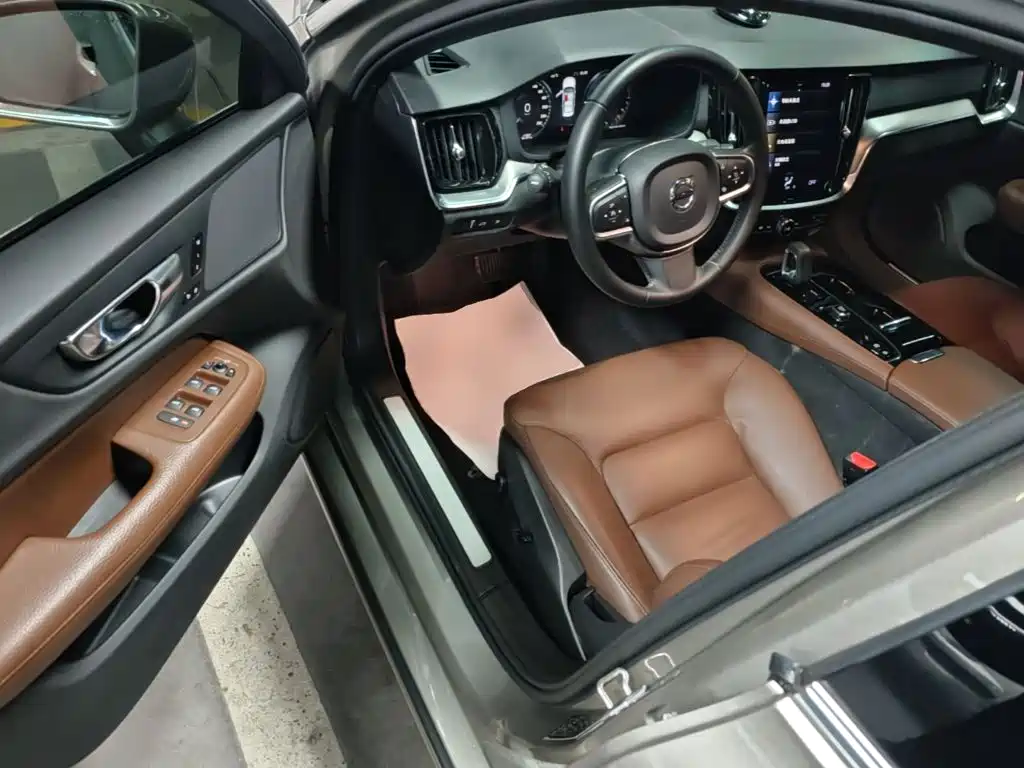 Volvo S60 PHEV — миниатюра 16
