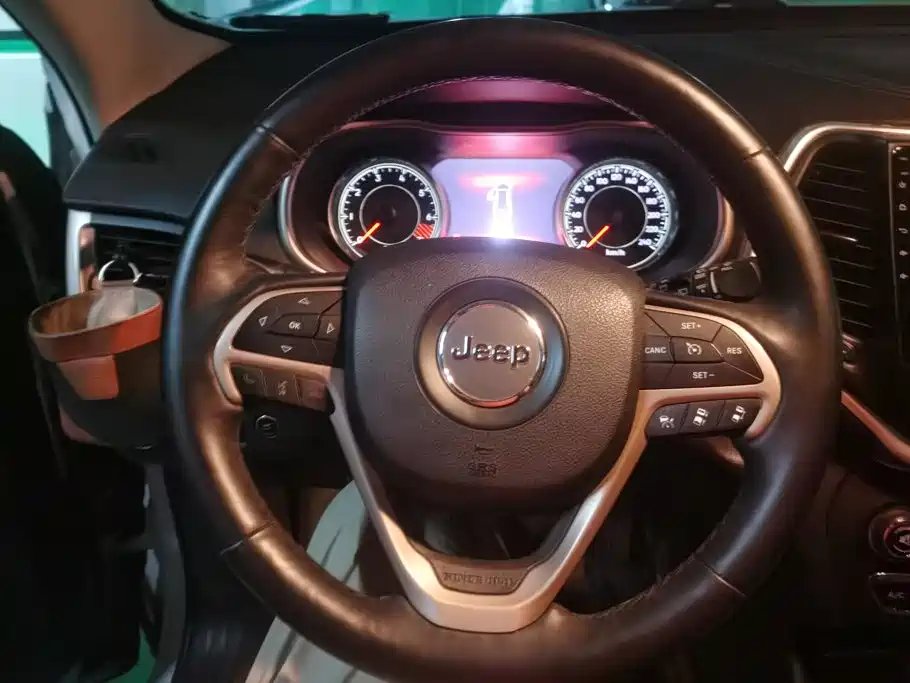 Jeep Cherokee (Import) — миниатюра 15