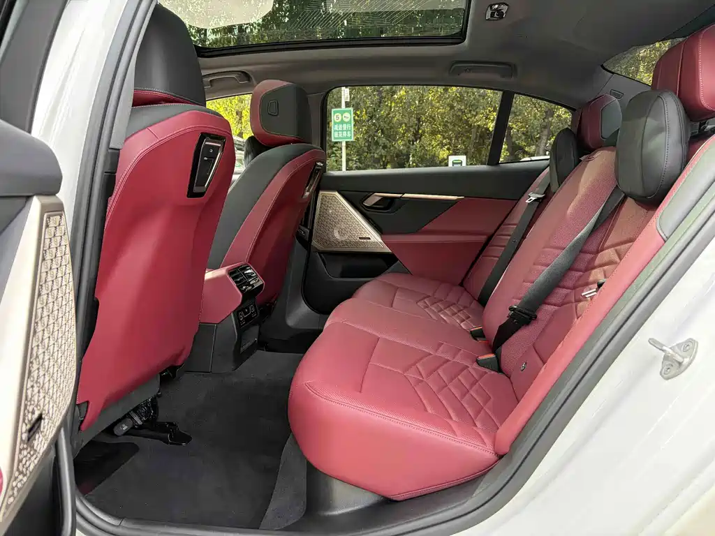 BMW 5 Series — миниатюра 8