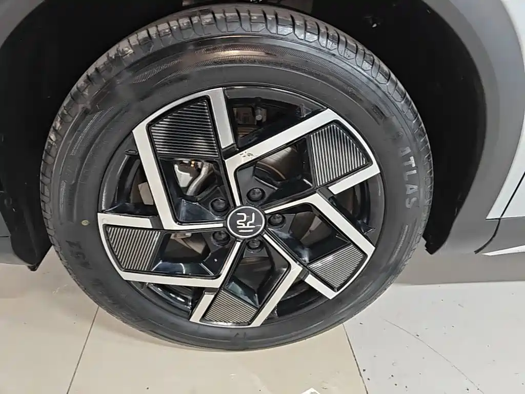 BYD Yuan Plus — миниатюра 23