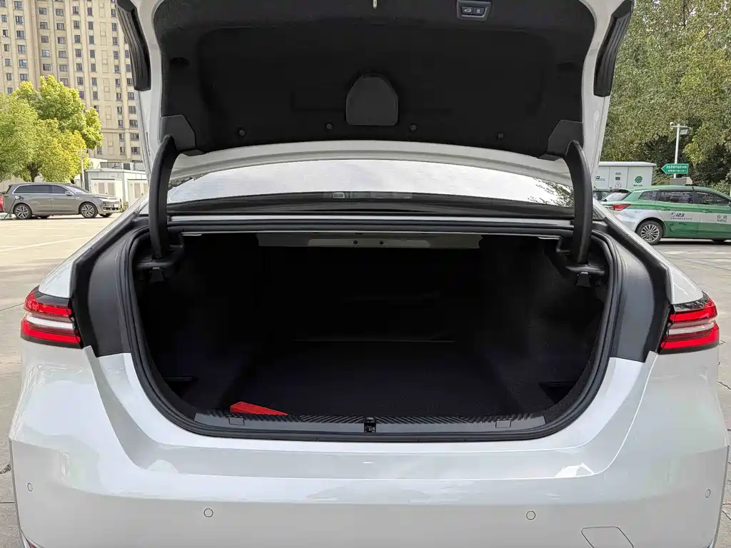 BMW 5 Series — миниатюра 14
