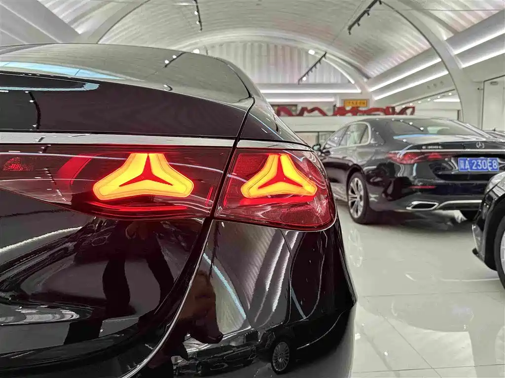 Mercedes-Benz E-Class — миниатюра 38