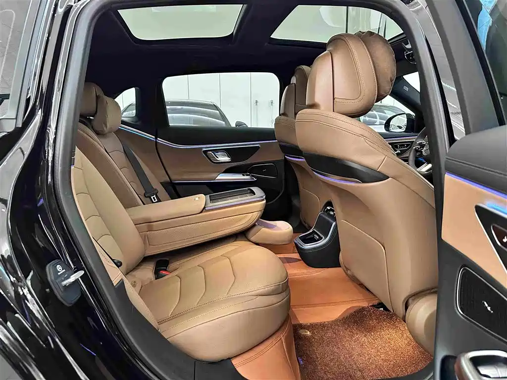 Mercedes-Benz E-Class — миниатюра 30