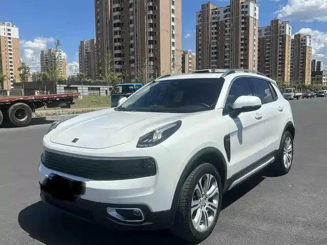 2020 Lynk & Co 01