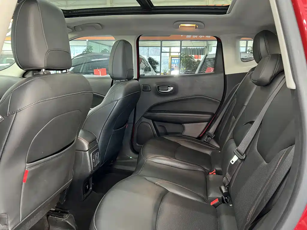 Jeep Compass — миниатюра 6