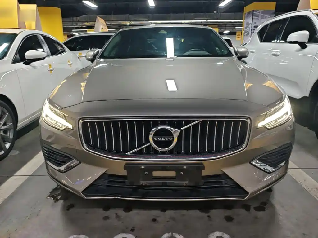Volvo S60 PHEV — миниатюра 3