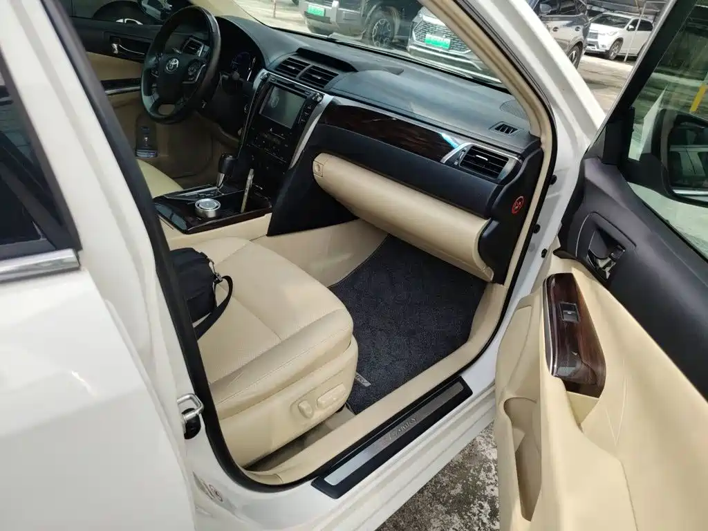 Toyota Camry — миниатюра 18