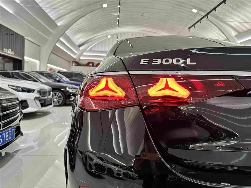 Mercedes-Benz E-Class — миниатюра 37