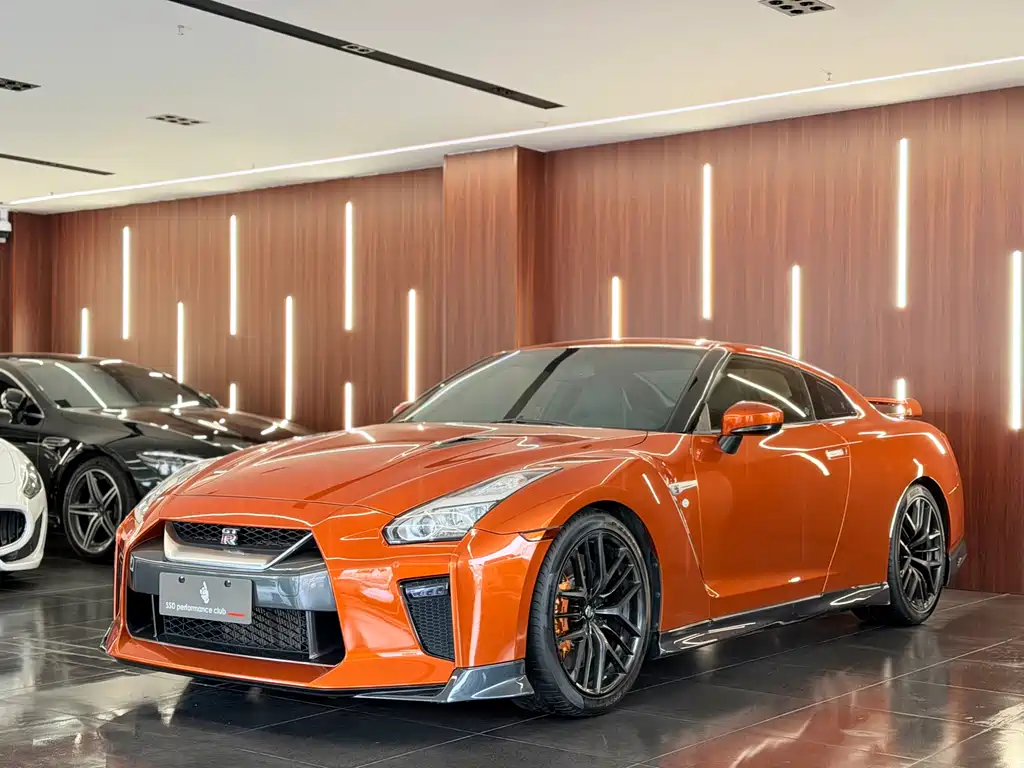 NISSAN GT R