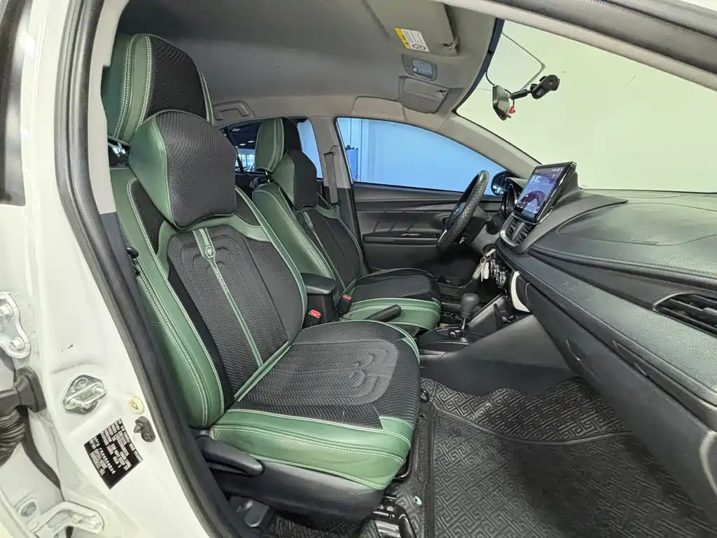 Toyota Yaris L — миниатюра 10