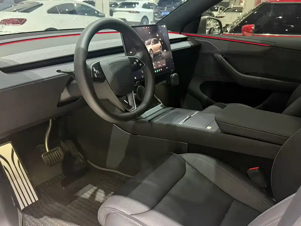Tesla Model Y L — миниатюра 4