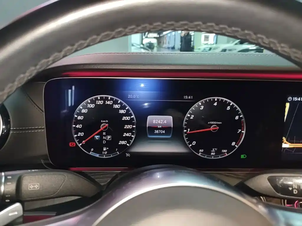 Mercedes-Benz E-Class (Import) — миниатюра 12