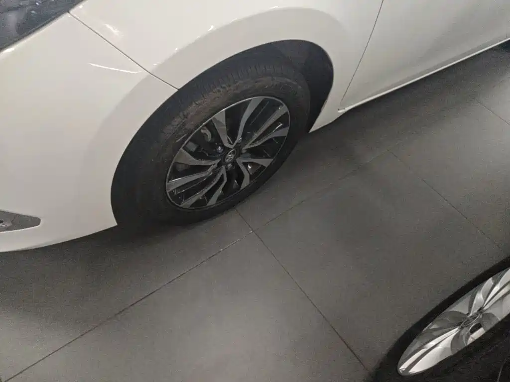 Toyota Corolla Hybrid — миниатюра 23