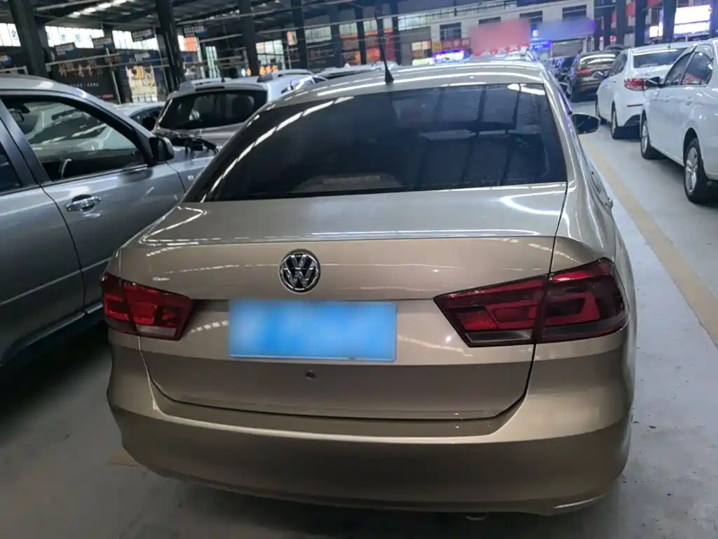 Volkswagen Santana — миниатюра 6