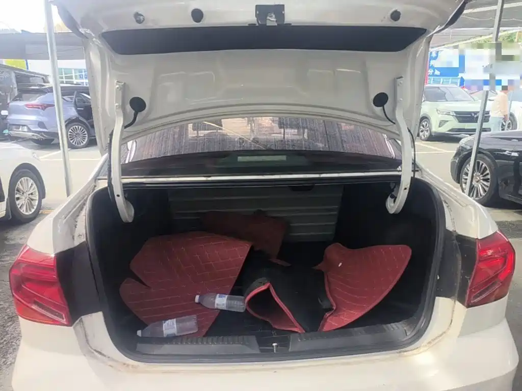Volkswagen Jetta — миниатюра 19