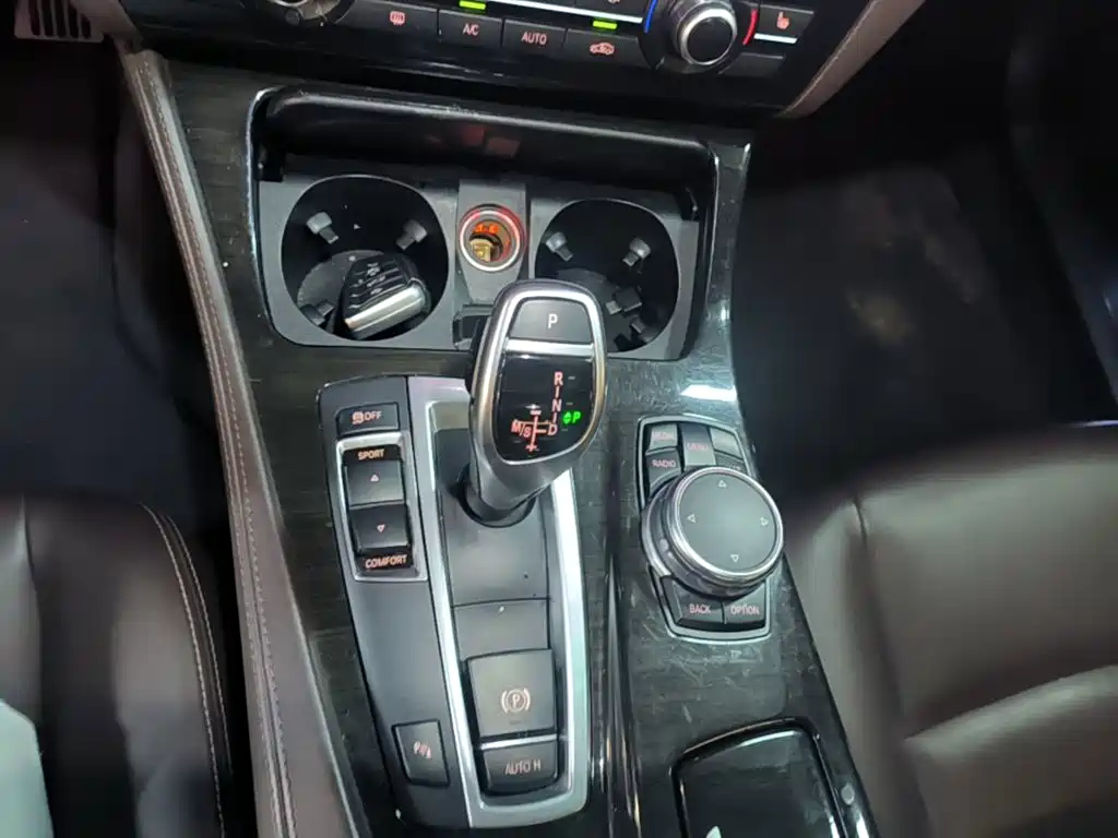BMW 5 Series — миниатюра 14
