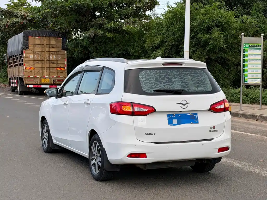 Haima Familia MPV — миниатюра 8