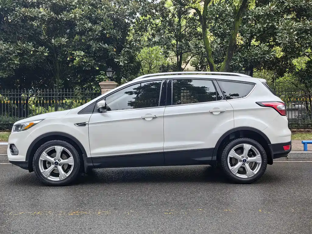 Ford Kuga — миниатюра 8