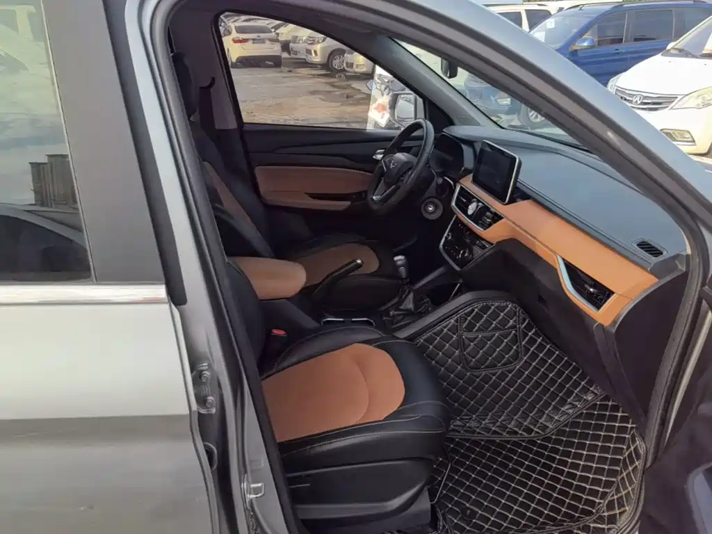 Wuling Hongguang S3 — миниатюра 25