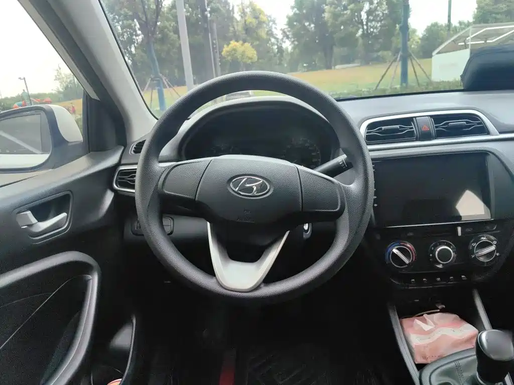 Hyundai Verna — миниатюра 3