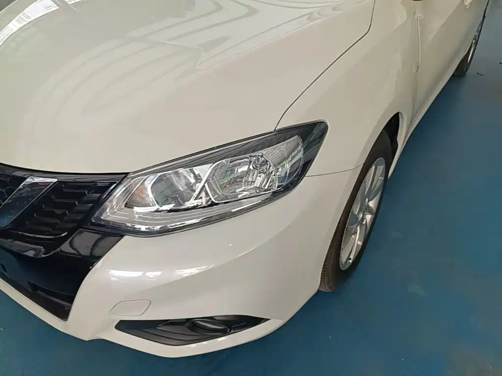 Nissan Tiida — миниатюра 24