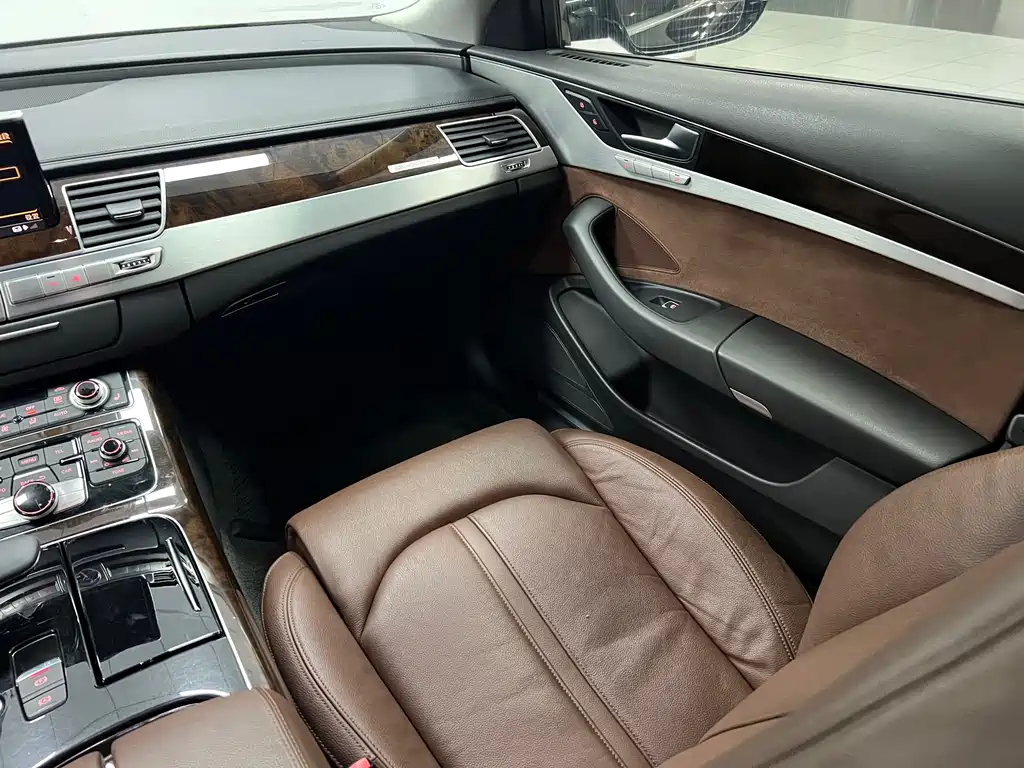 Audi A8 — миниатюра 10