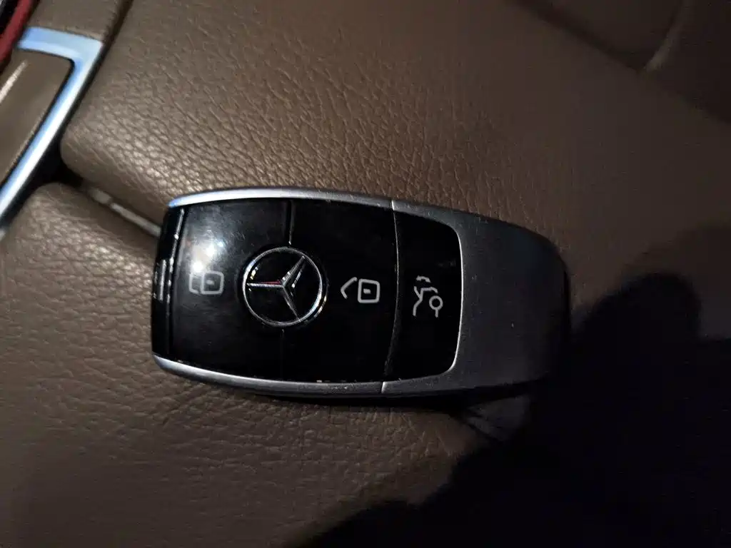 Mercedes-Benz E-Class — миниатюра 12