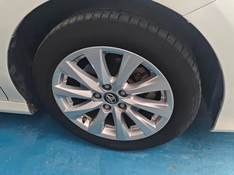 Toyota Camry — миниатюра 5