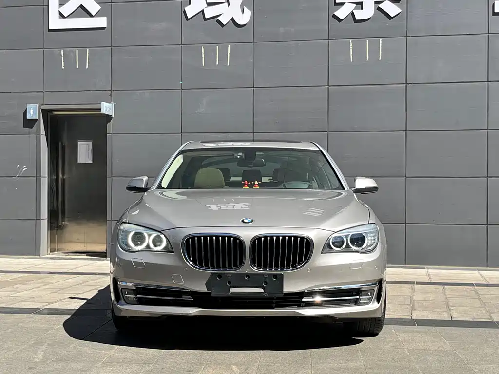 BMW 7 Series — миниатюра 2