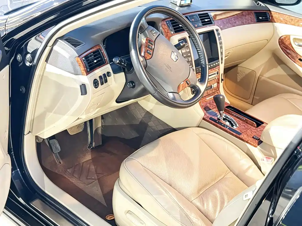 Toyota Crown — миниатюра 3