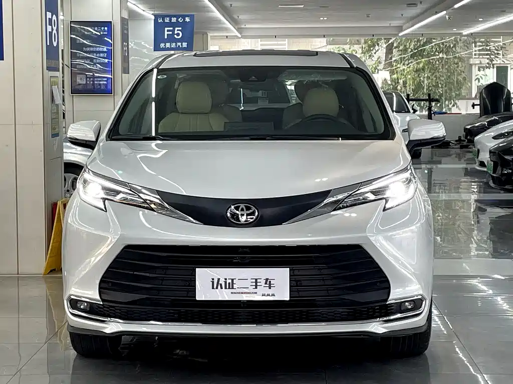 TOYOTA SIENNA