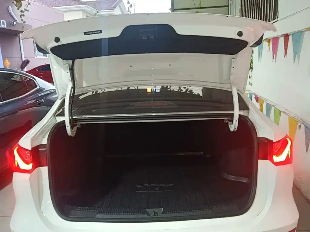 Roewe i5 — миниатюра 19