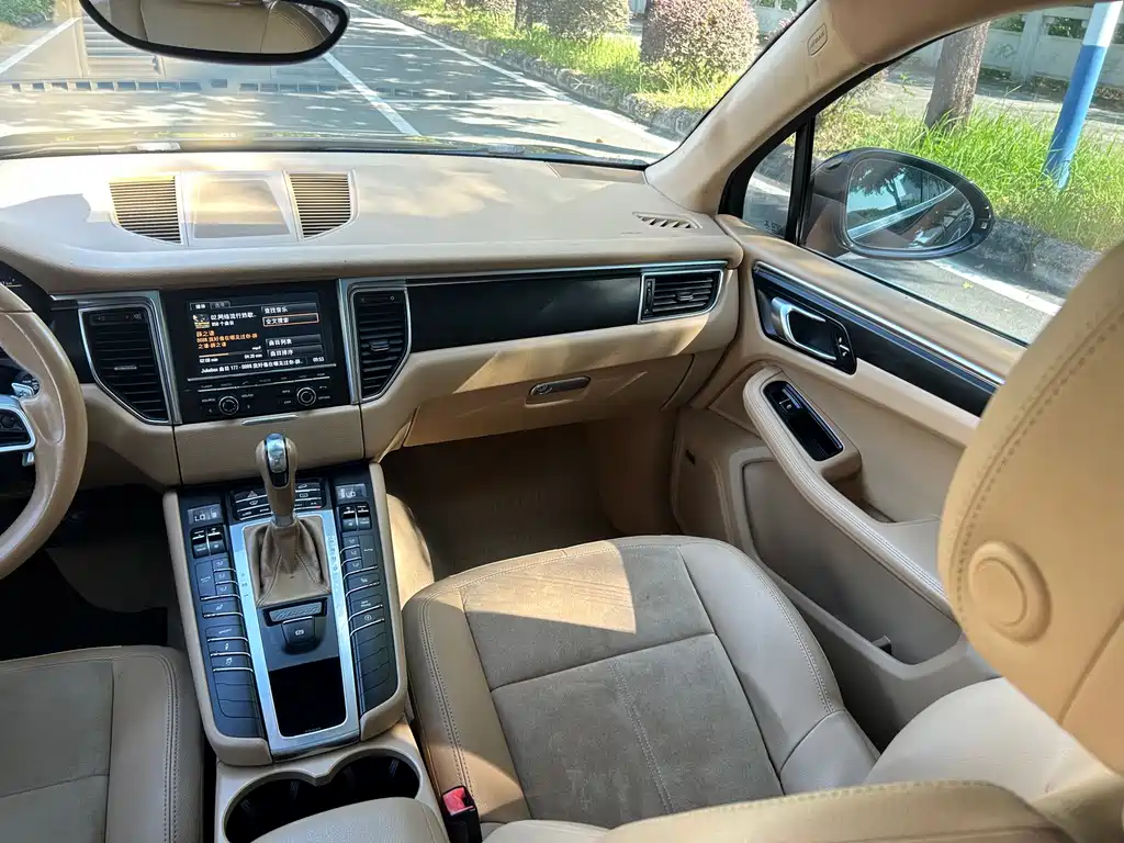 Porsche Macan — миниатюра 8