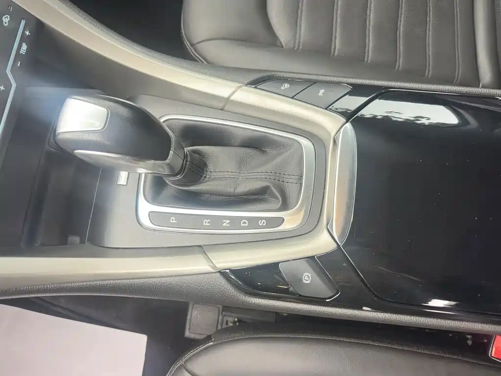 Ford Mondeo — миниатюра 11