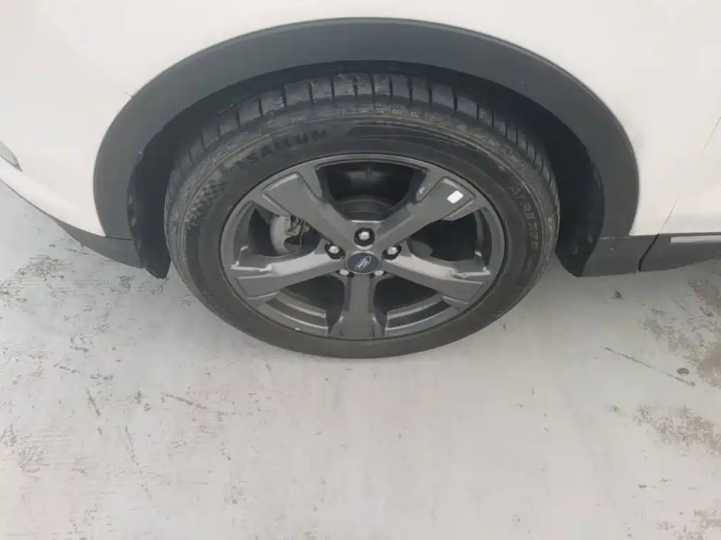Ford Kuga — миниатюра 23