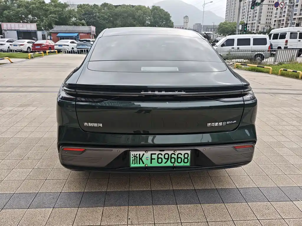 Geely Galaxy Galaxy 8 8 2025 130km EM-P