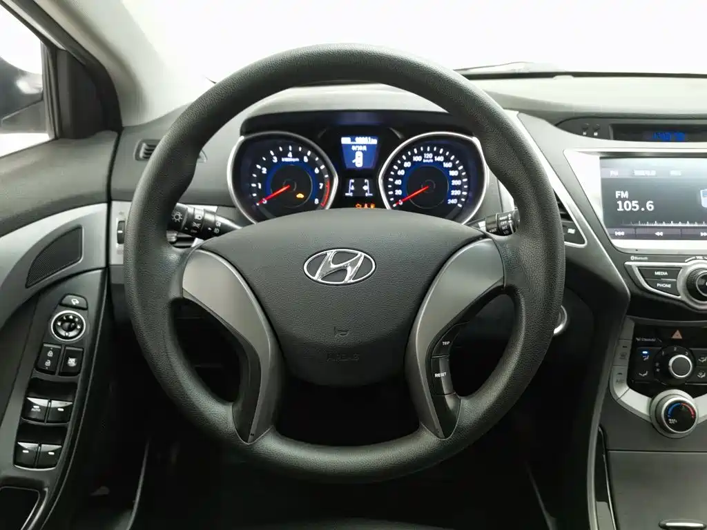 Hyundai Elantra Langdong — миниатюра 11