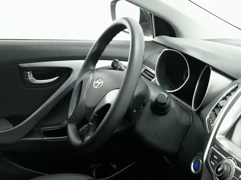Hyundai Elantra Langdong — миниатюра 22