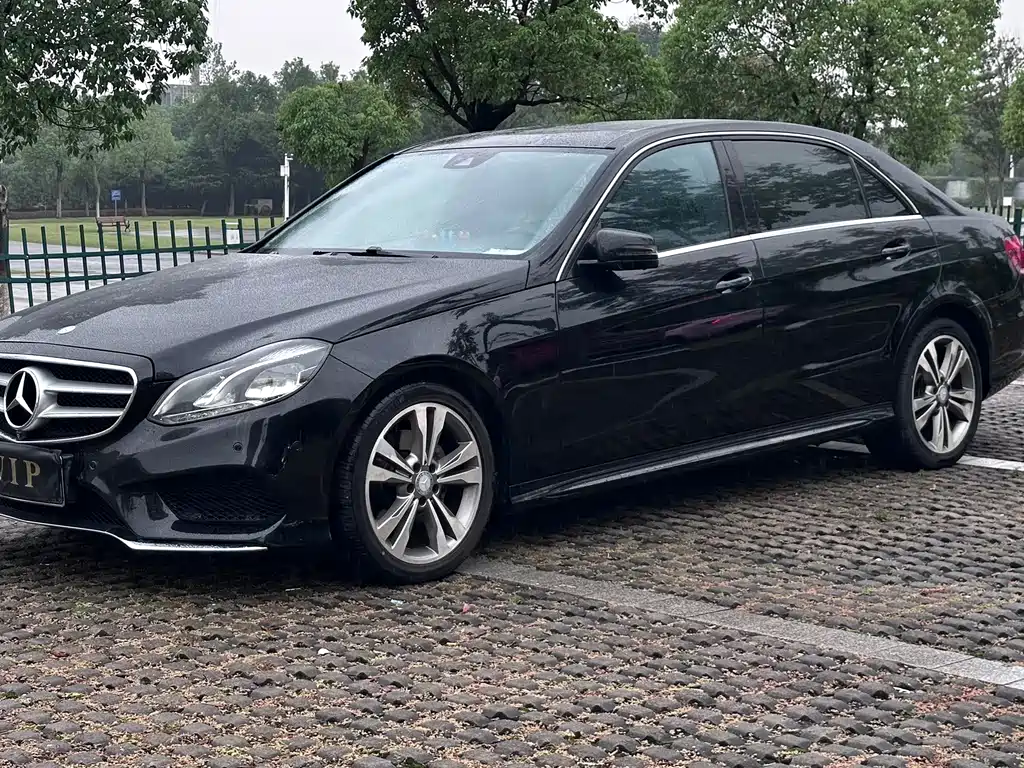 Mercedes-Benz E-Class — миниатюра 2