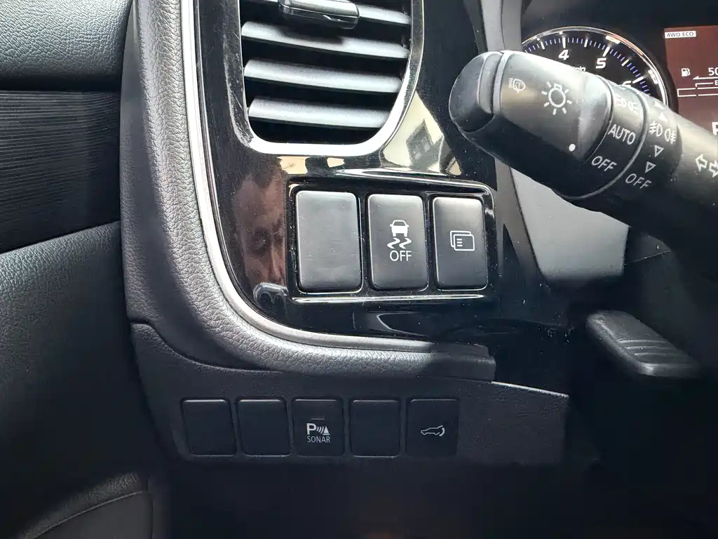 MITSUBISHI OUTLANDER