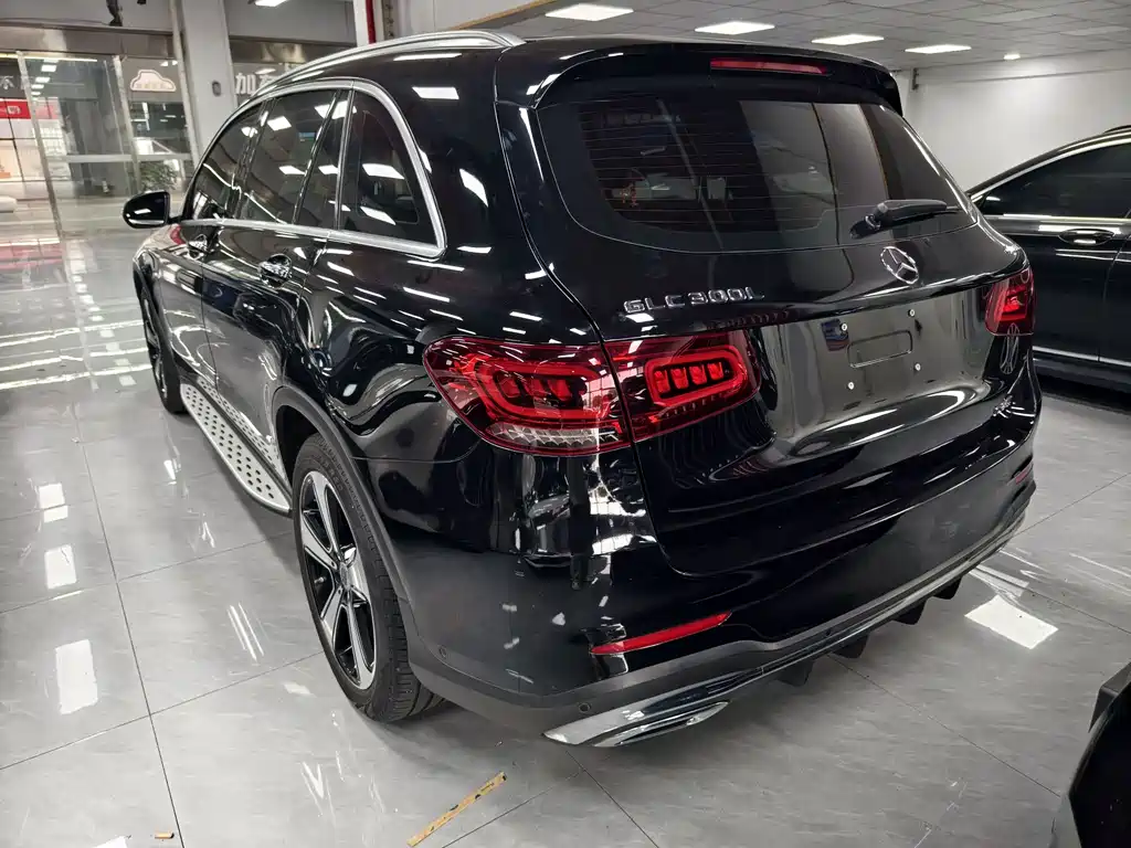 MERCEDES-BENZ GLC