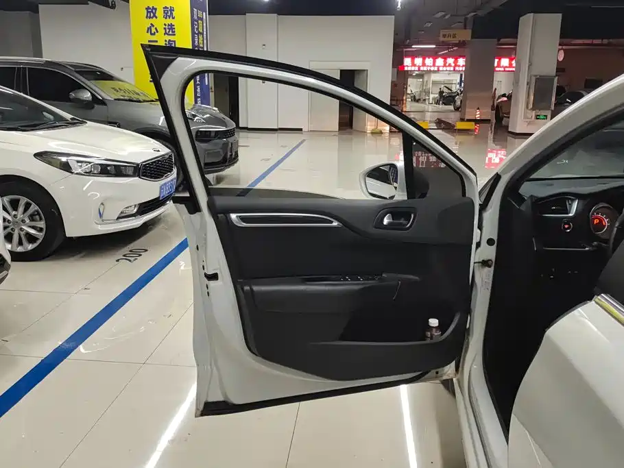 Citroen C4L — миниатюра 7
