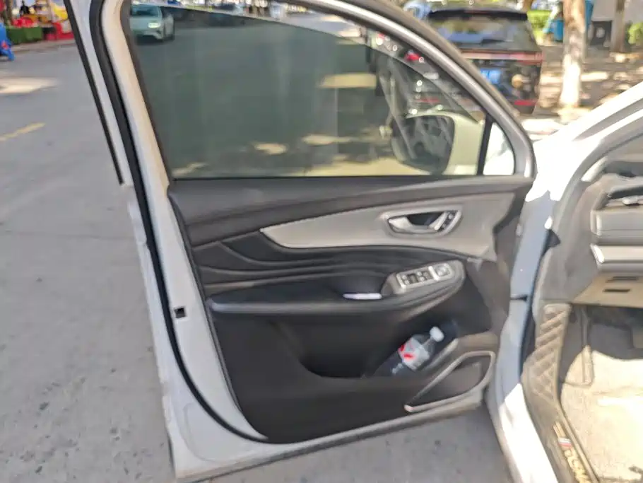 Roewe RX5 MAX — миниатюра 7