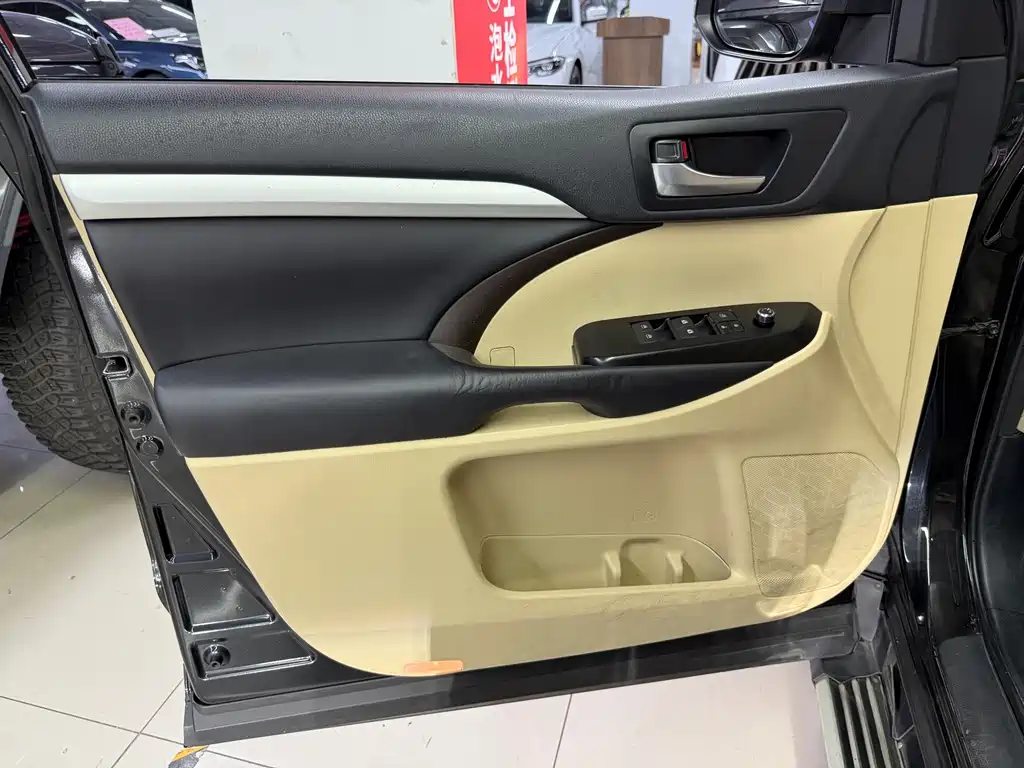 Toyota Highlander — миниатюра 18