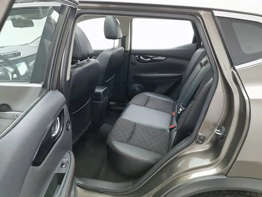 Nissan Qashqai — миниатюра 15