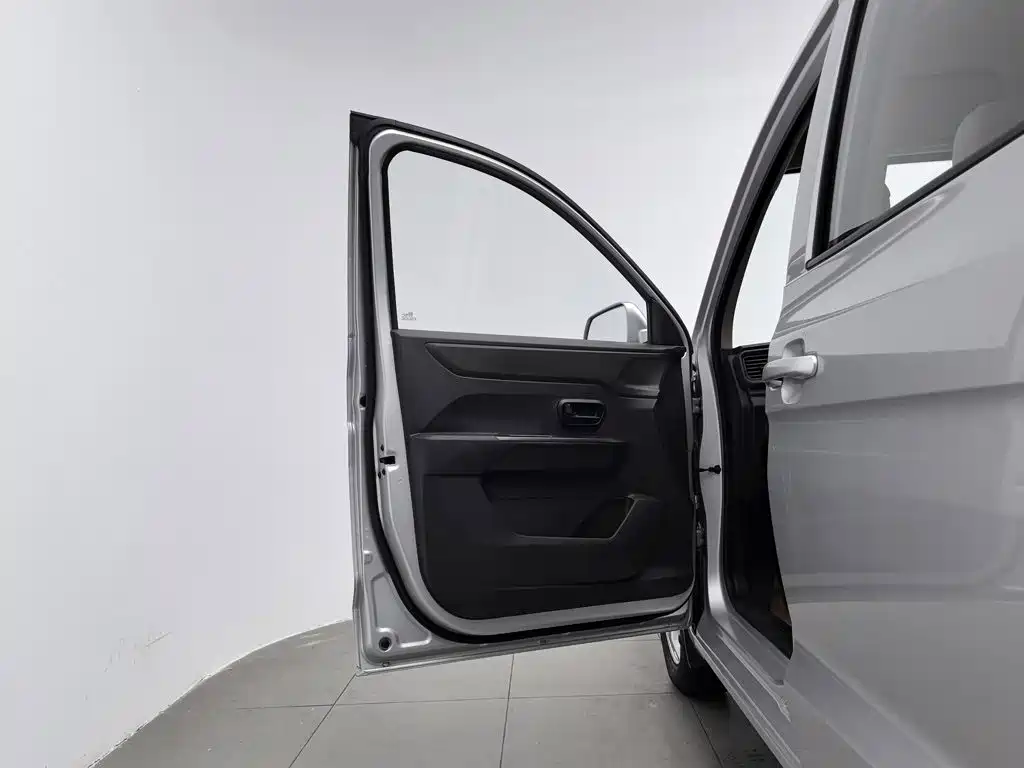 Wuling Hongguang V — миниатюра 8