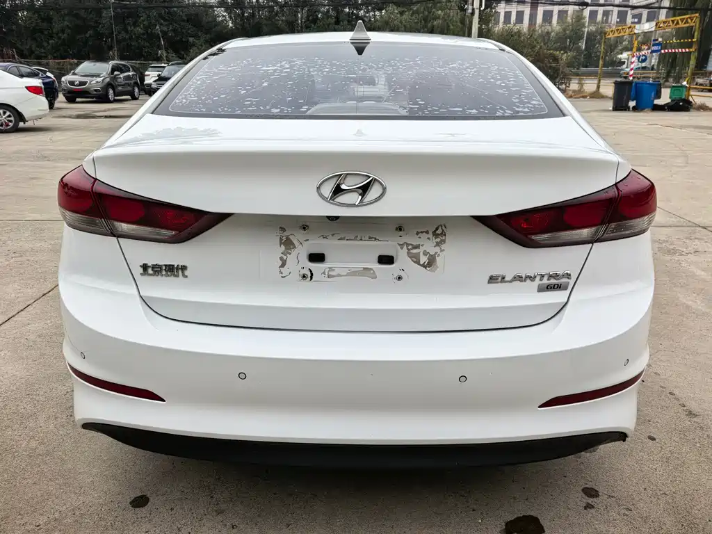 Hyundai Elantra — миниатюра 6